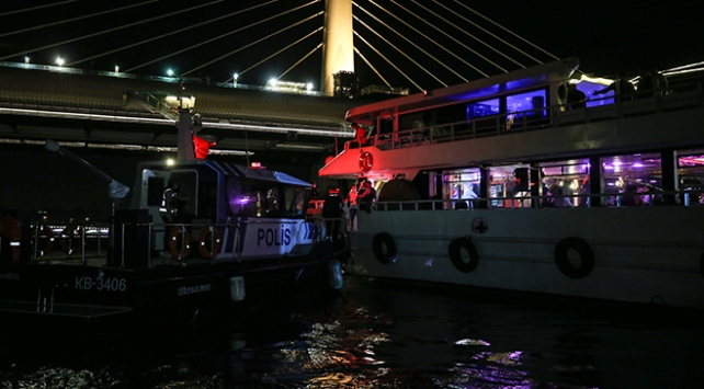 İstanbul’da teknelerde COVID-19 önlemlerini denetledi