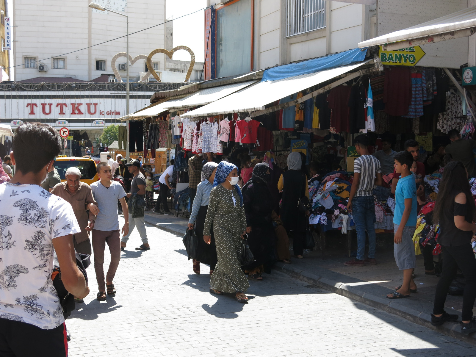 Çarşı pazarda bayram hareketliliği