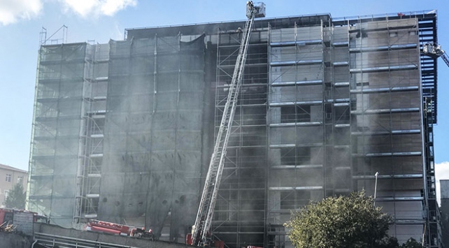 İstanbul Tıp Fakültesi’ndeki inşaatta yangın çıktı